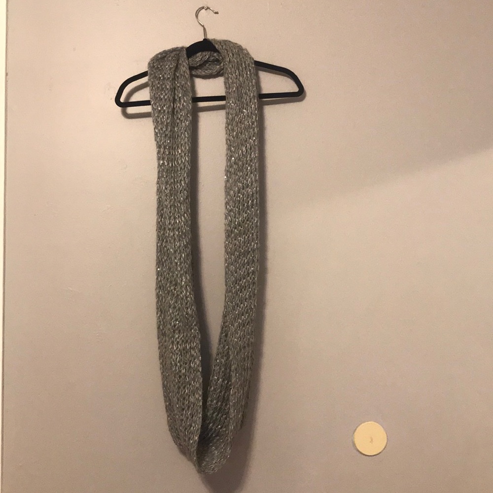✨💖8 for $20 💖 grey sequin scarf